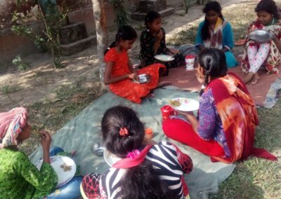 ASIA, Bangladesh – Un pasto caldo per i bambini
